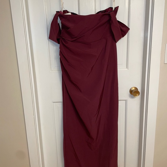 David’s bridal Stretch Crepe Off-the-Shoulder Dress - Picture 3 of 4